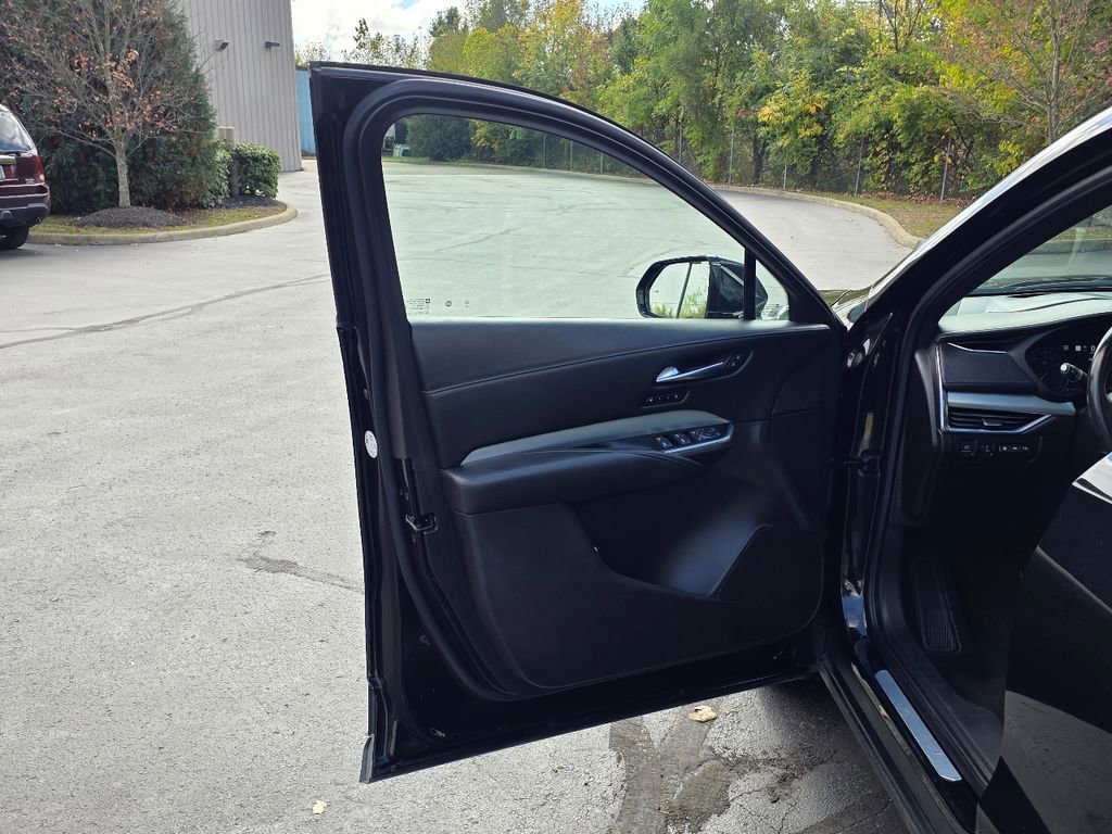 Used 2019 Cadillac XT4 Premium Luxury image 13