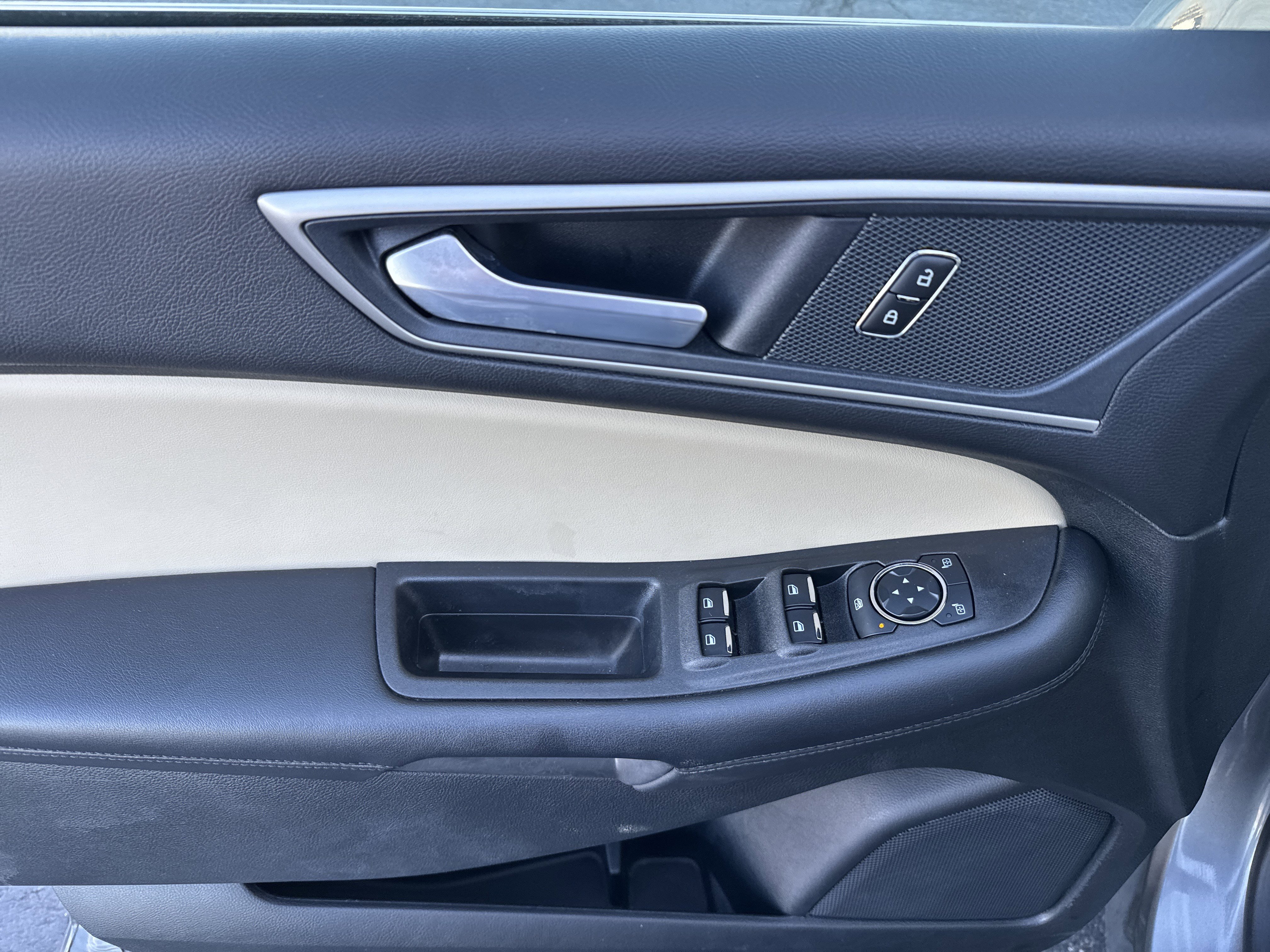 Used 2024 Ford Edge SEL image 19