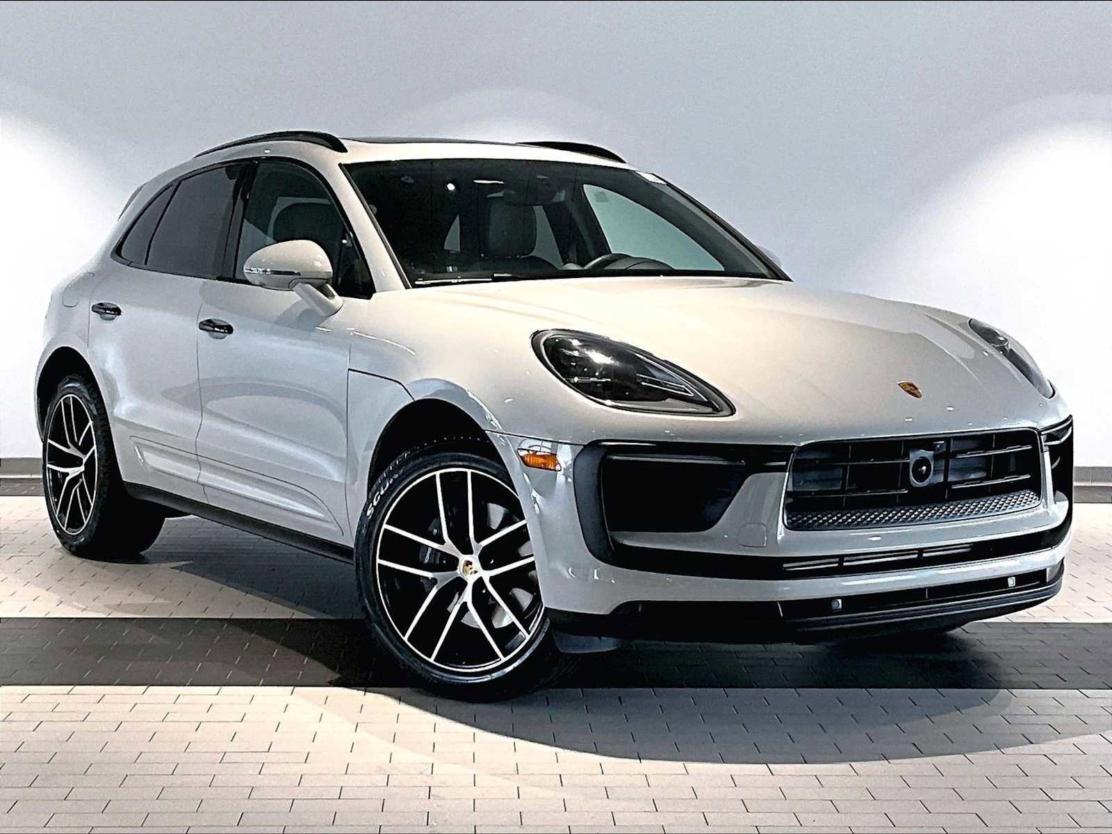 Used 2026 Porsche Macan AWD/4WD image 12