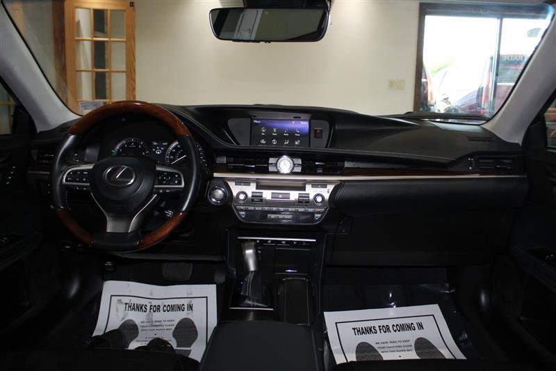 Used 2017 Lexus ES 350 w/ Luxury Package FWD image 16