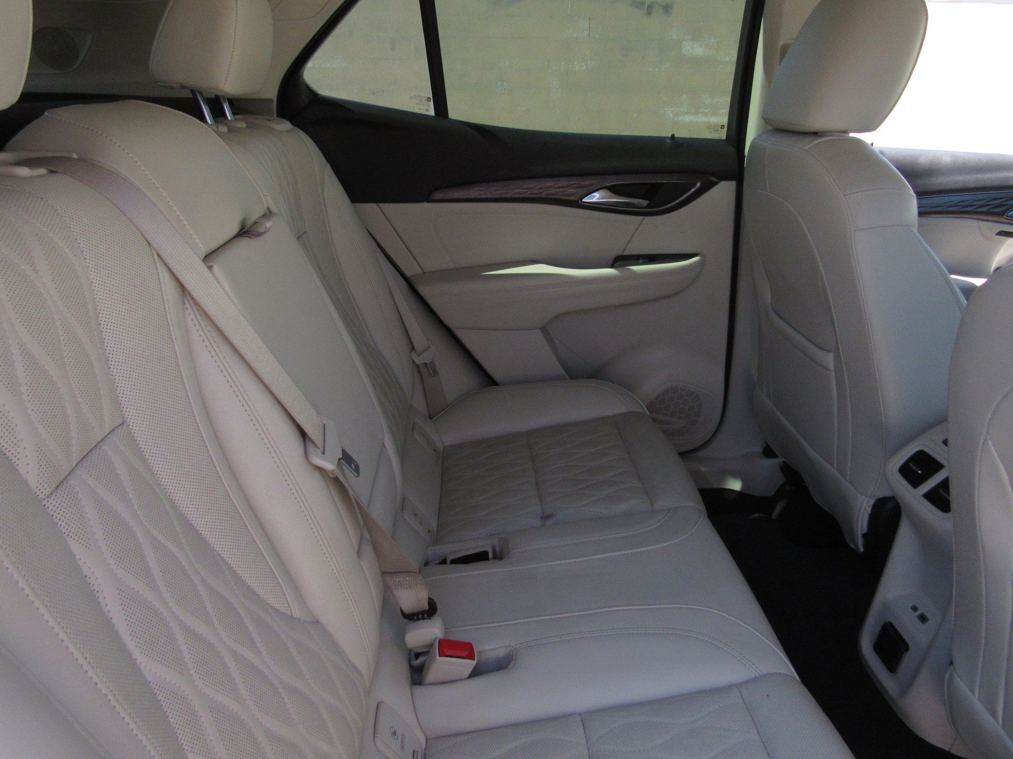 Used 2022 Buick Envision Avenir w/ Technology Package II image 11