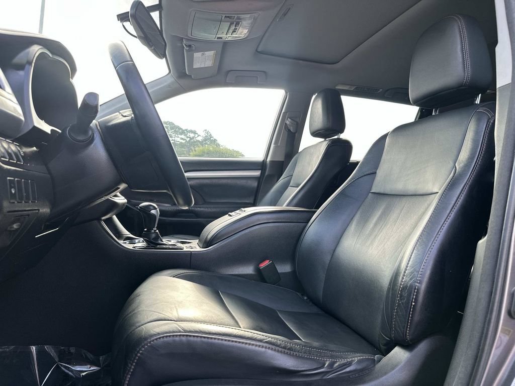 Used 2016 Toyota Highlander XLE FWD image 23
