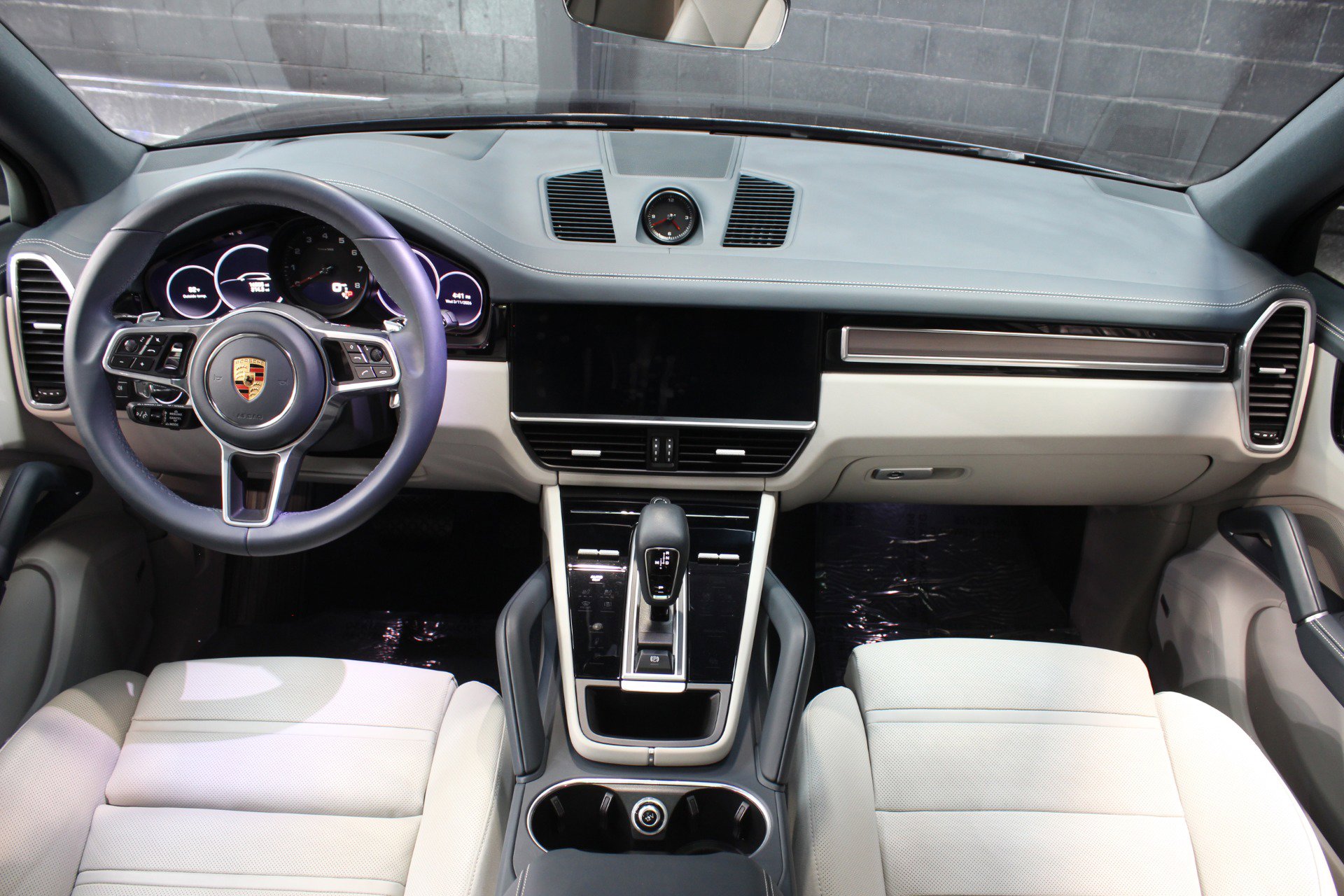 Used 2023 Porsche Cayenne Platinum Edition image 26