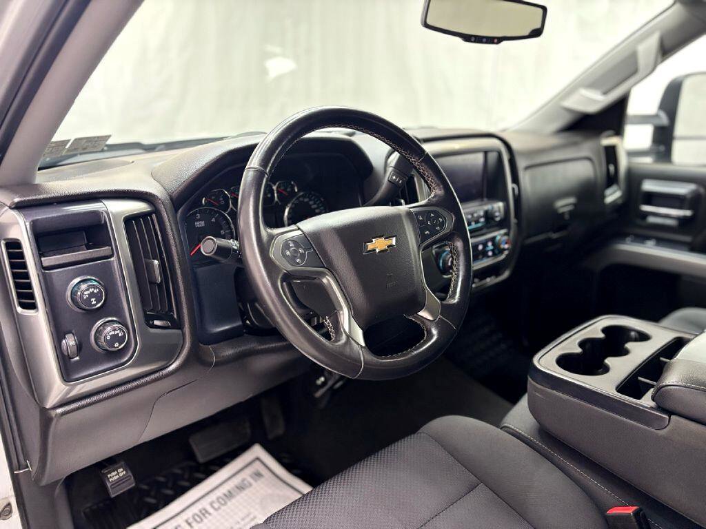 Used 2019 Chevrolet Silverado 1500 LT image 13