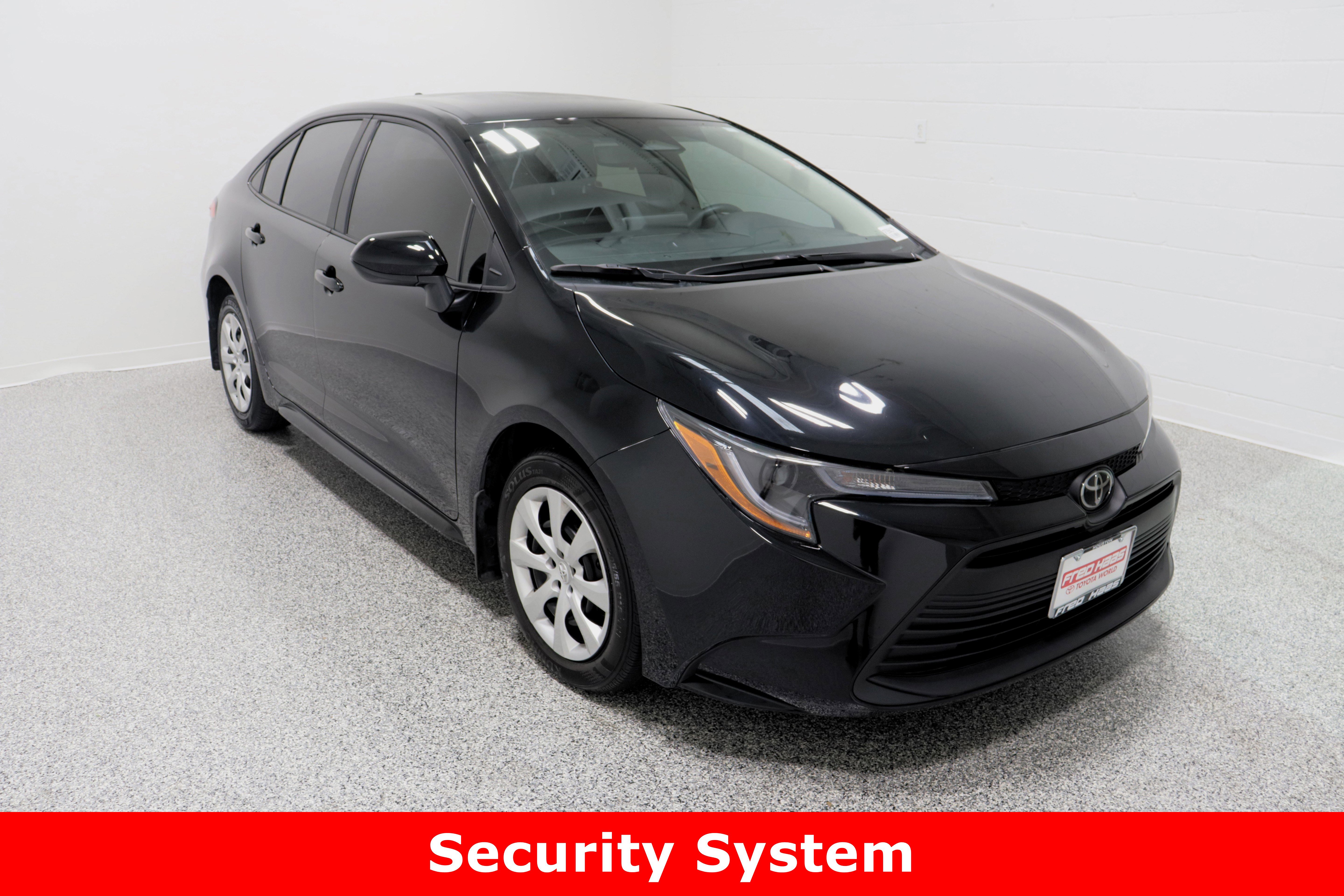 Used 2025 Toyota Corolla LE image 4