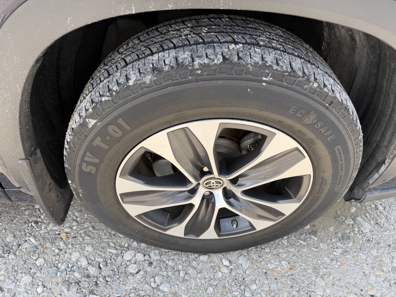 Used 2021 Toyota Highlander XLE AWD/4WD image 12