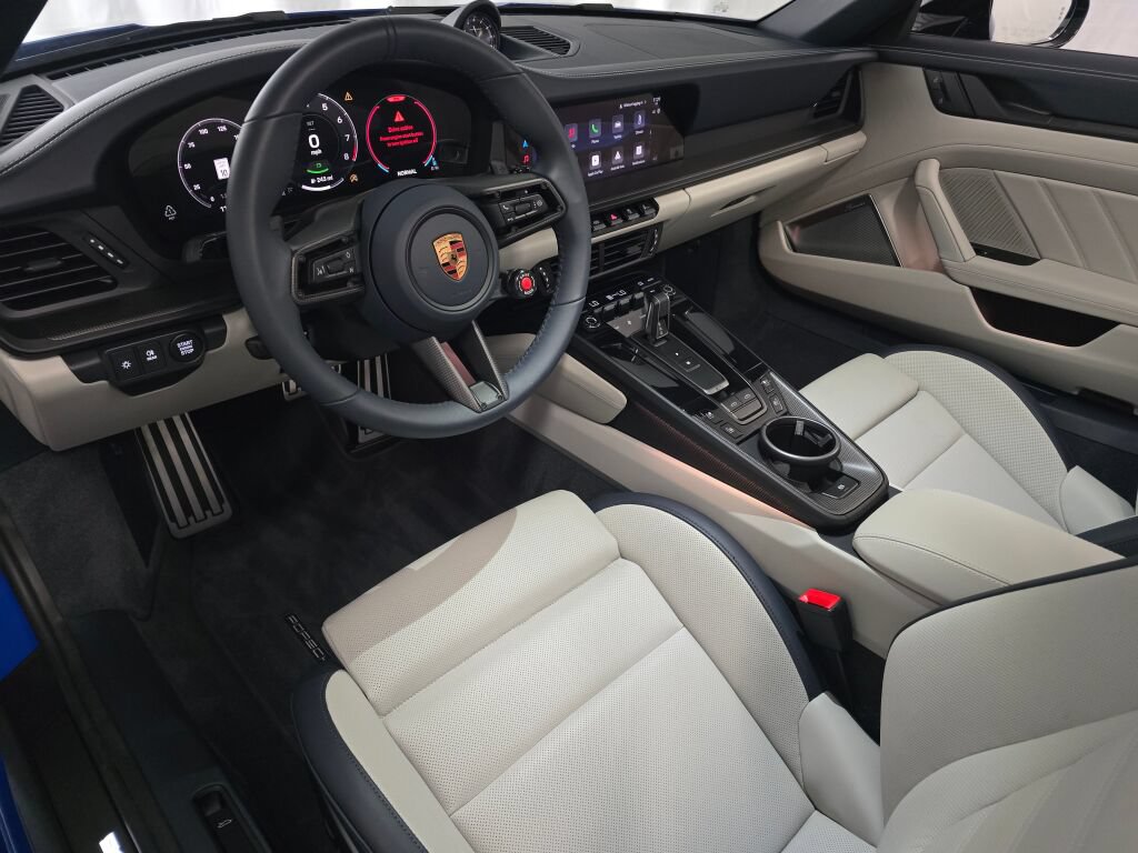 Certified 2026 Porsche 911 Targa 4 GTS AWD/4WD image 4