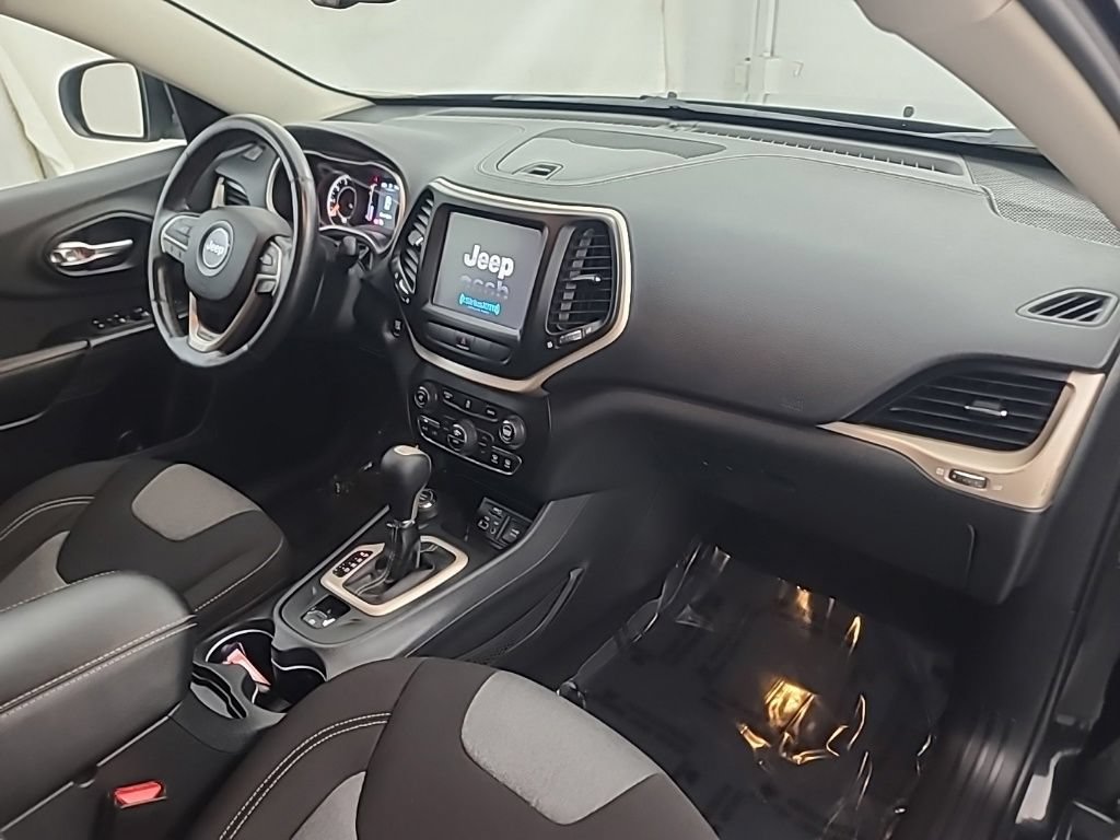 Used 2014 Jeep Cherokee Latitude w/ Comfort/Convenience Group AWD/4WD image 14