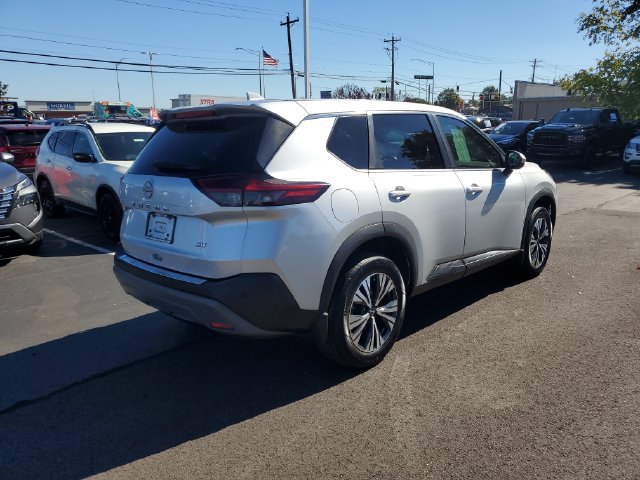 Used 2022 Nissan Rogue SV FWD image 4