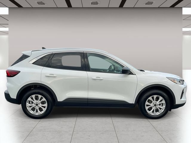 Used 2024 Ford Escape Active AWD/4WD image 2