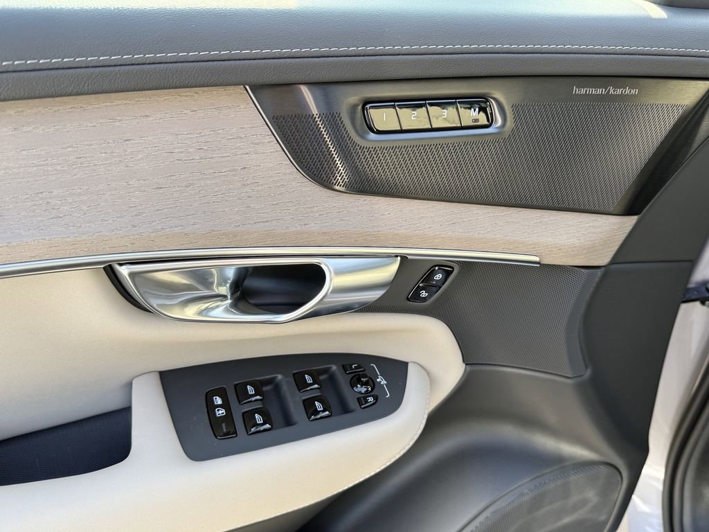 New 2026 Volvo XC90 B6 Plus w/ Protection Package Premier image 17