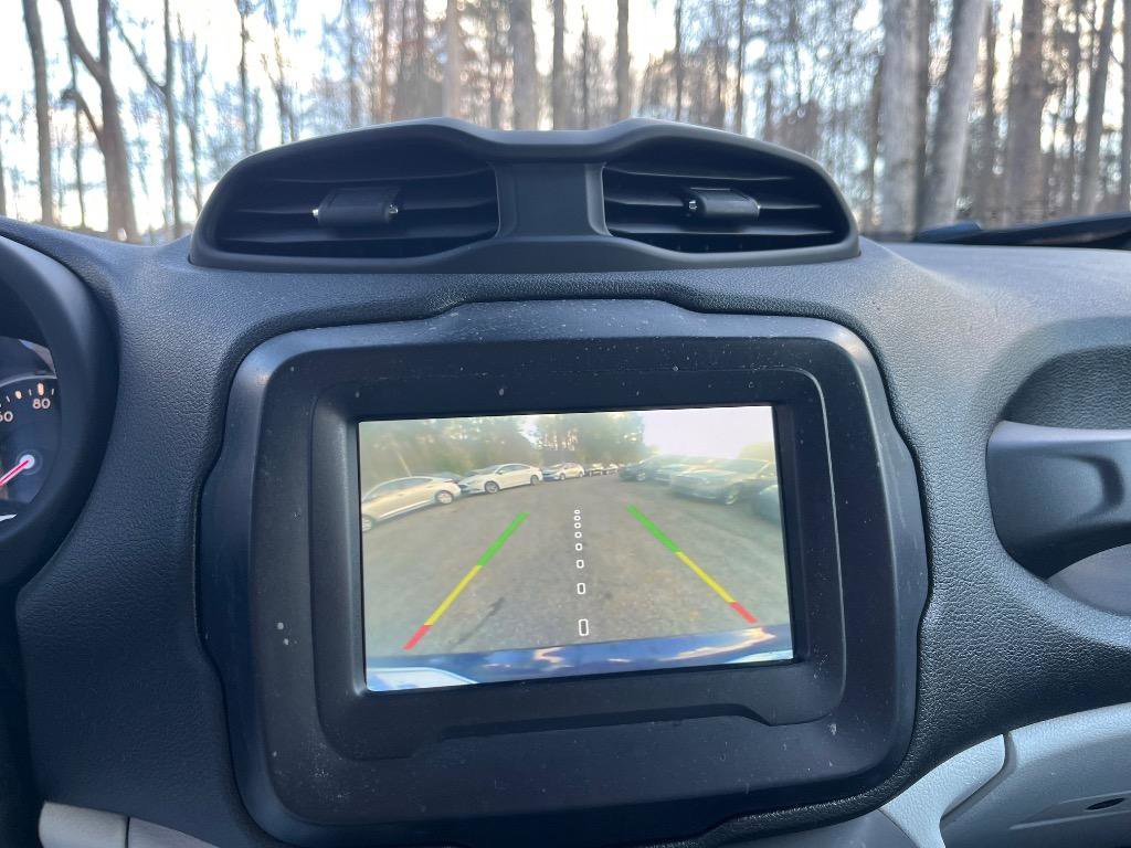 Used 2019 Jeep Renegade Latitude w/ Popular Equipment Group FWD image 22