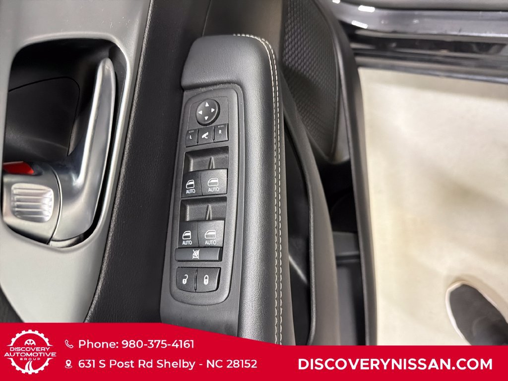 Used 2025 Chrysler Pacifica Limited FWD image 12