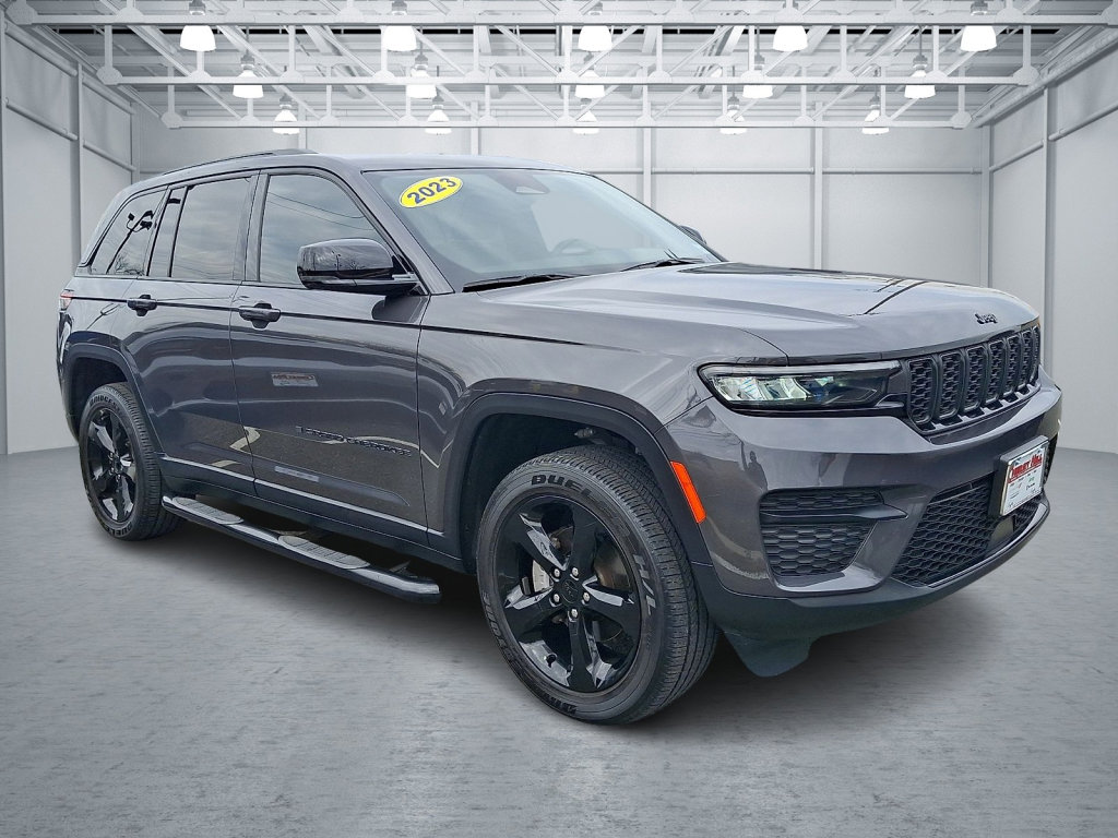 Used 2023 Jeep Grand Cherokee Altitude image 7