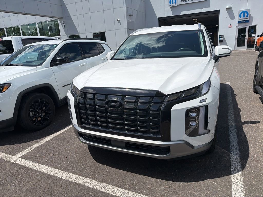 Used 2023 Hyundai Palisade SEL FWD image 2