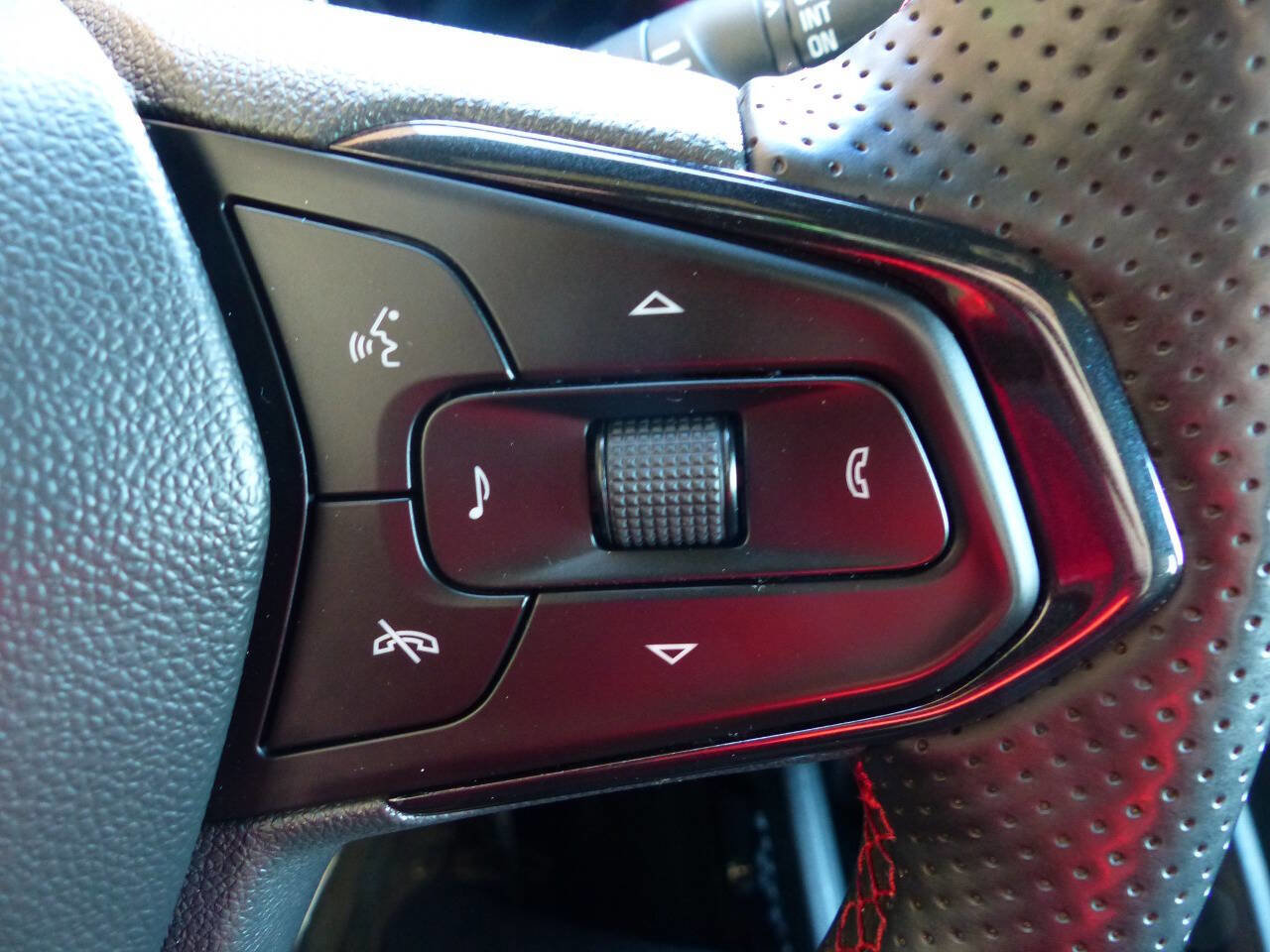 Used 2024 Chevrolet TrailBlazer RS w/ Driver Confidence Package image 24