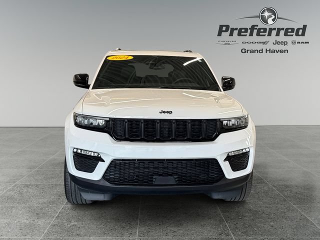 Used 2024 Jeep Grand Cherokee Limited w/ Black Appearance Package AWD/4WD image 13