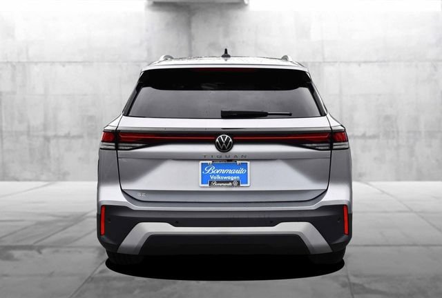 Certified 2025 Volkswagen Tiguan SE FWD image 6