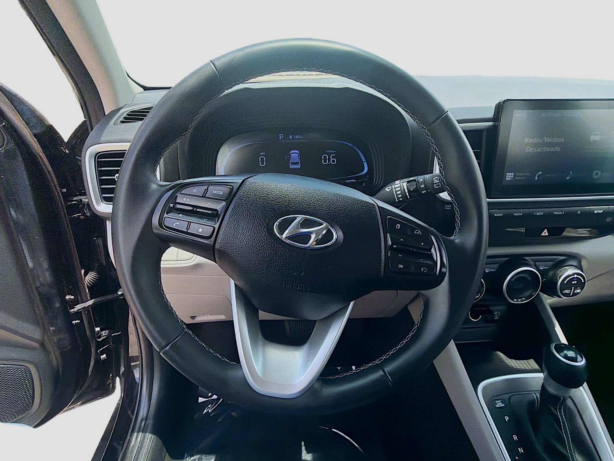 Used 2024 Hyundai Venue SEL FWD image 8