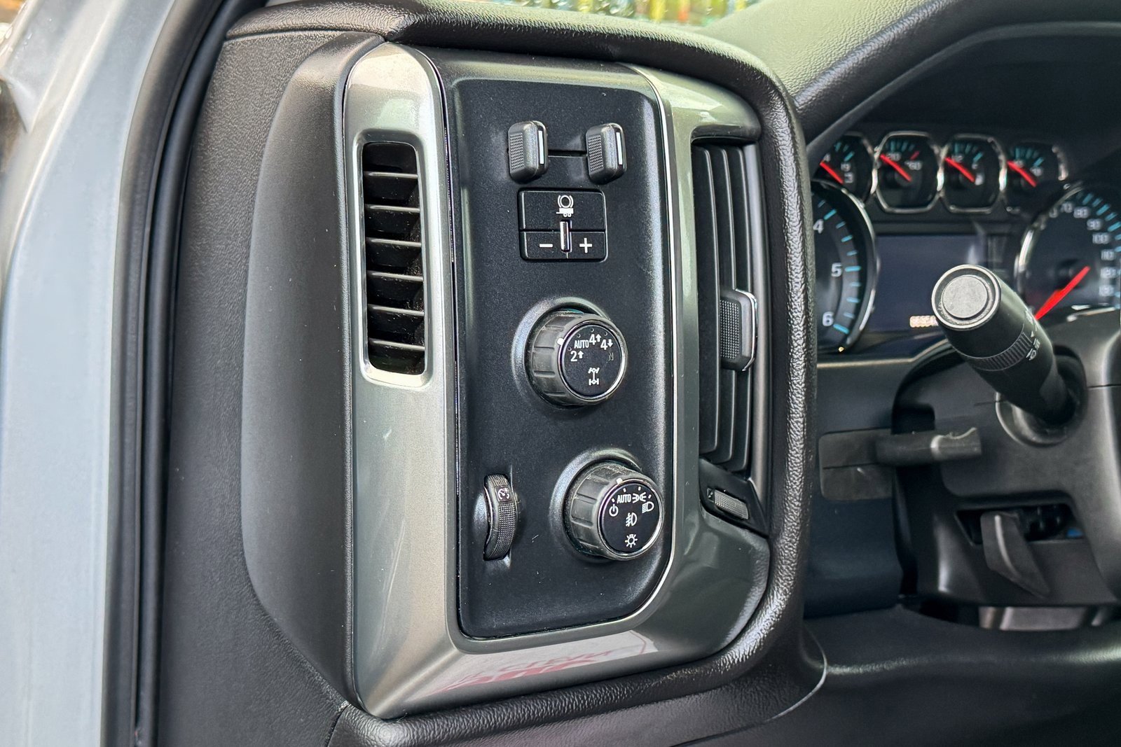 Used 2018 Chevrolet Silverado 1500 LT w/ All Star Edition image 15