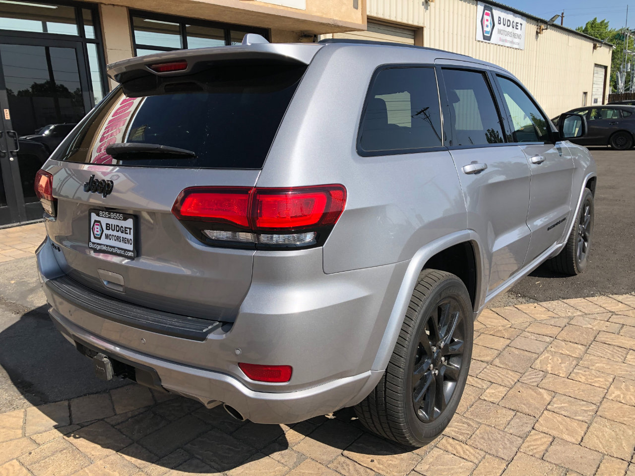Used 2020 Jeep Grand Cherokee Altitude image 2