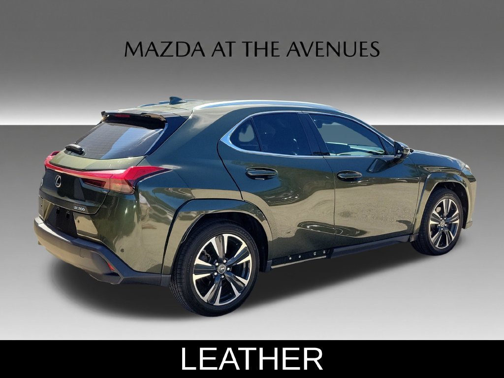 Used 2022 Lexus UX 200 w/ Premium Package FWD image 4