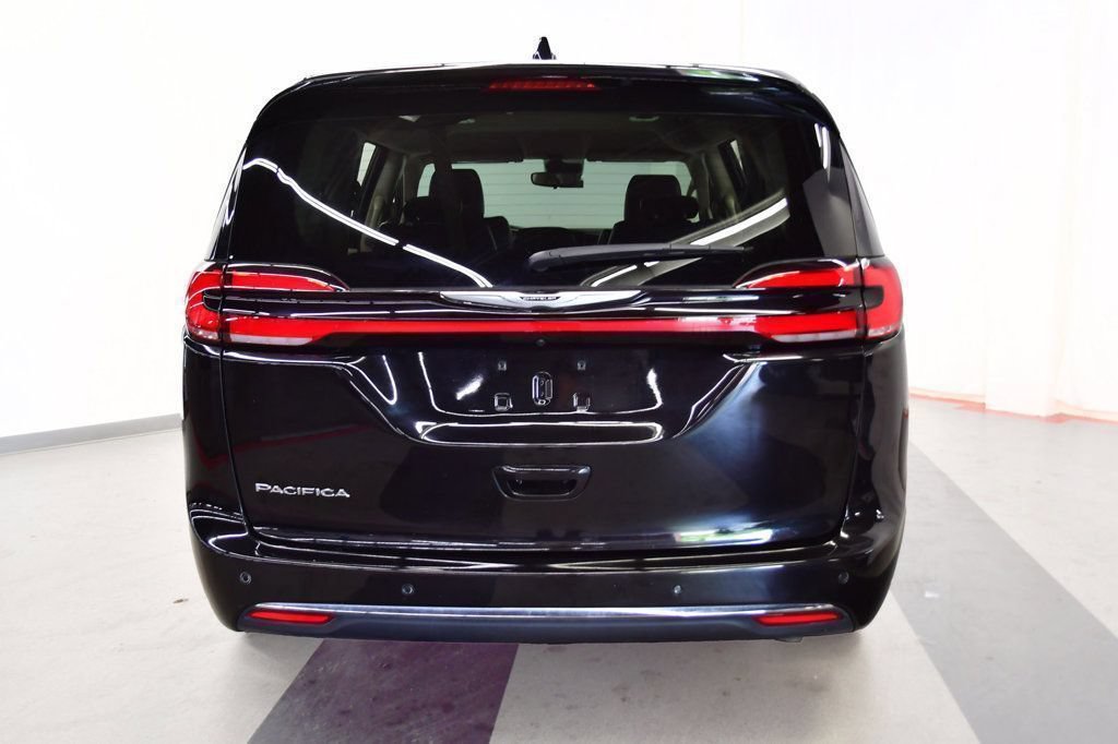 Used 2024 Chrysler Pacifica Touring-L FWD image 24