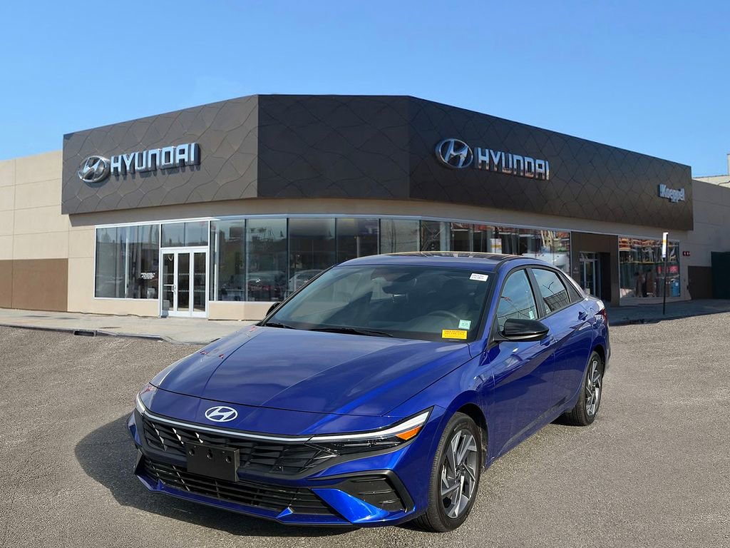 Certified 2025 Hyundai Elantra Sport image 4