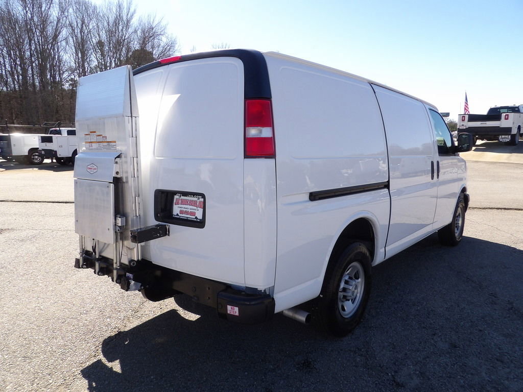 Used 2022 Chevrolet Express 3500 w/ Driver Convenience Package image 7