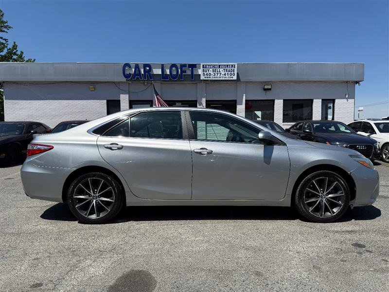 Used 2016 Toyota Camry XSE w/ Moonroof Package FWD image 5