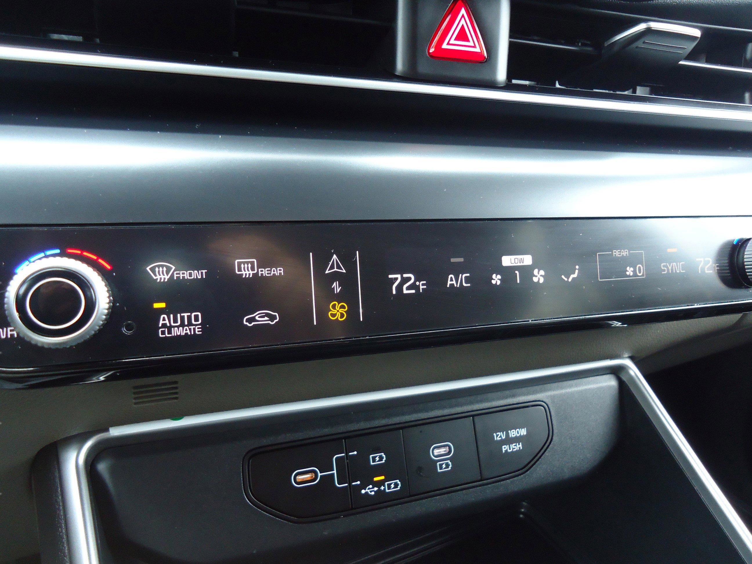 Used 2025 Kia Carnival FWD image 18