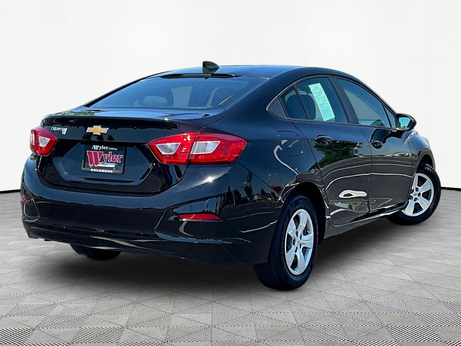 Used 2018 Chevrolet Cruze LS FWD image 6