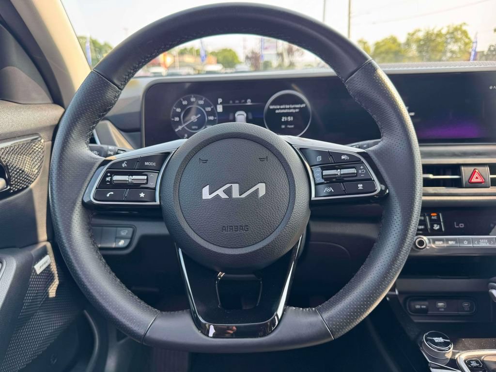 Used 2024 Kia Seltos SX w/ SX Sunroof Package AWD/4WD image 16