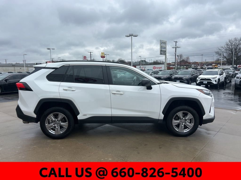 Used 2025 Toyota RAV4 LE AWD/4WD image 4