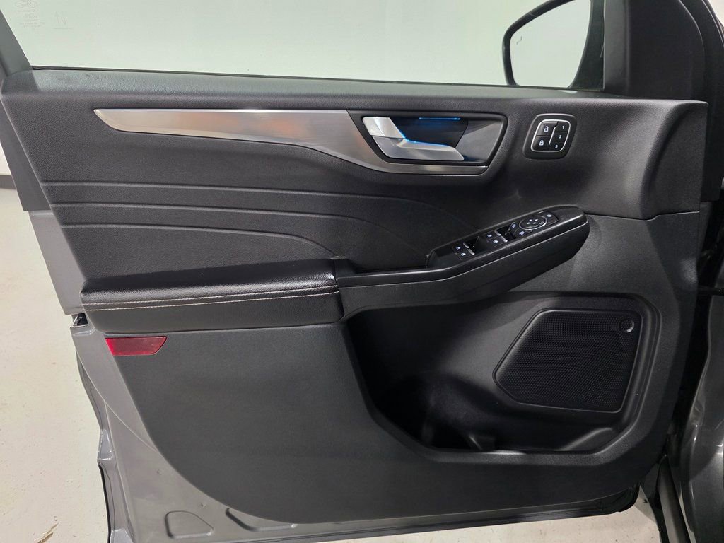 Used 2022 Ford Escape Titanium AWD/4WD image 18