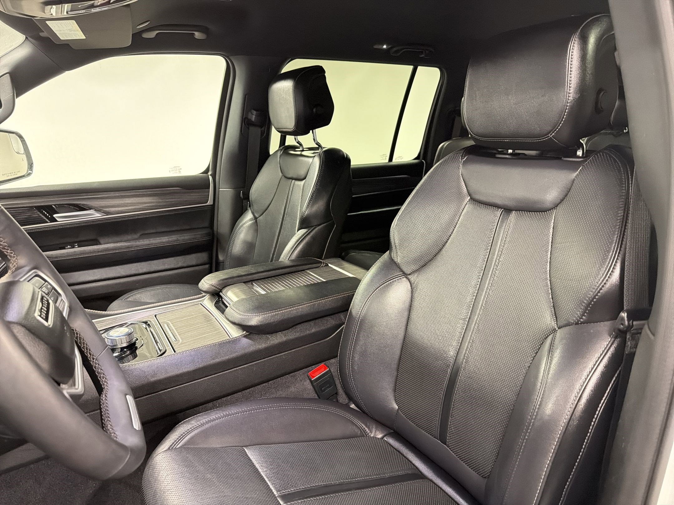 Used 2024 Jeep Wagoneer L Series II w/ Flexible Seating Group image 22