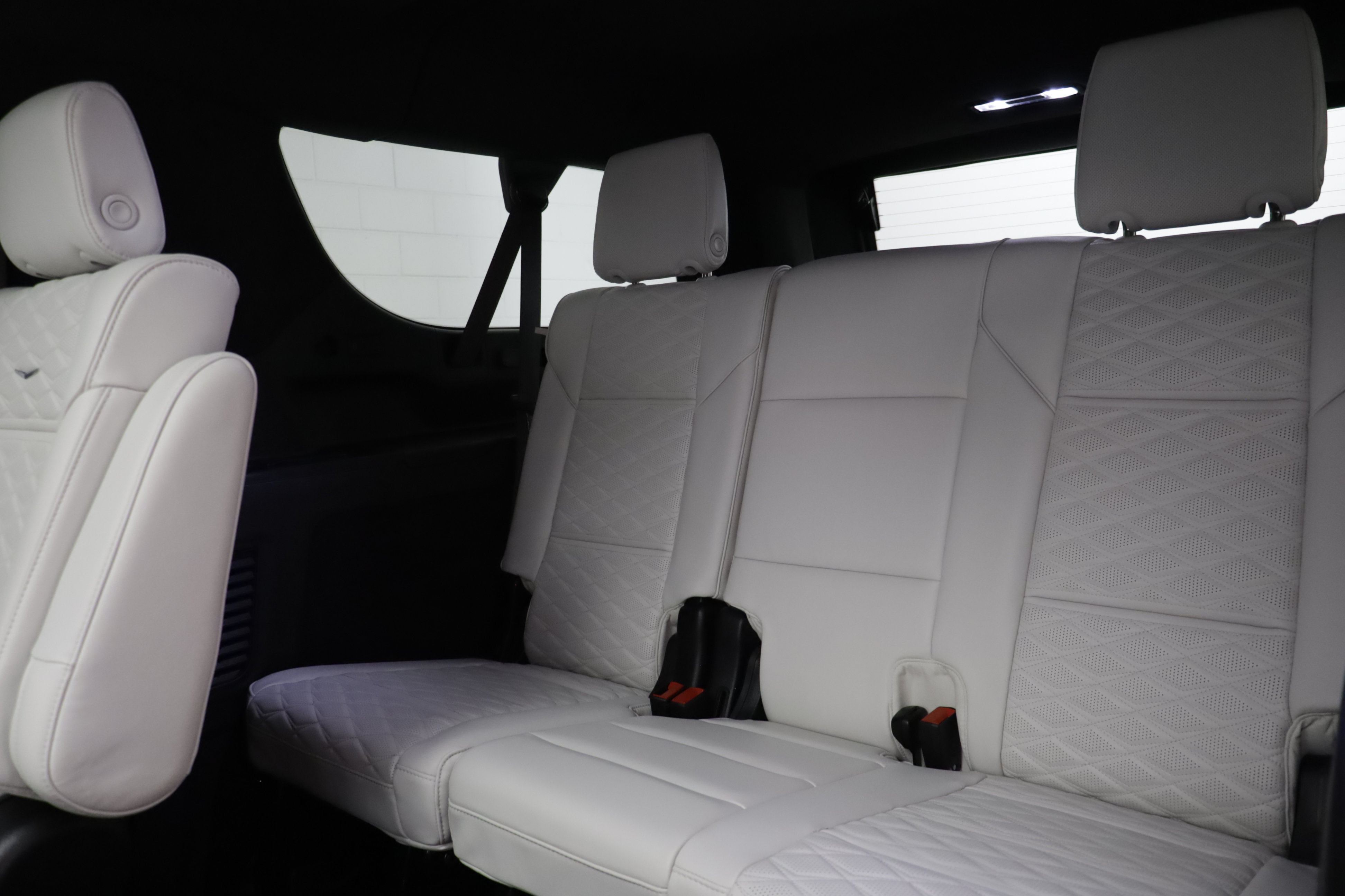 Used 2026 Cadillac Escalade ESV Platinum Sport w/ LPO, ONYX Package AWD/4WD image 21