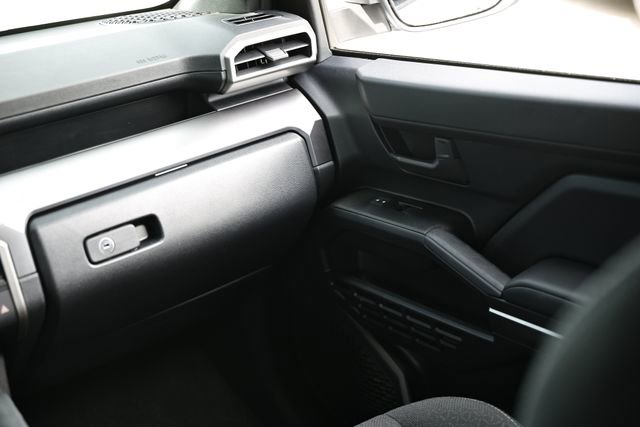 Used 2025 Toyota 4Runner SR5 image 28