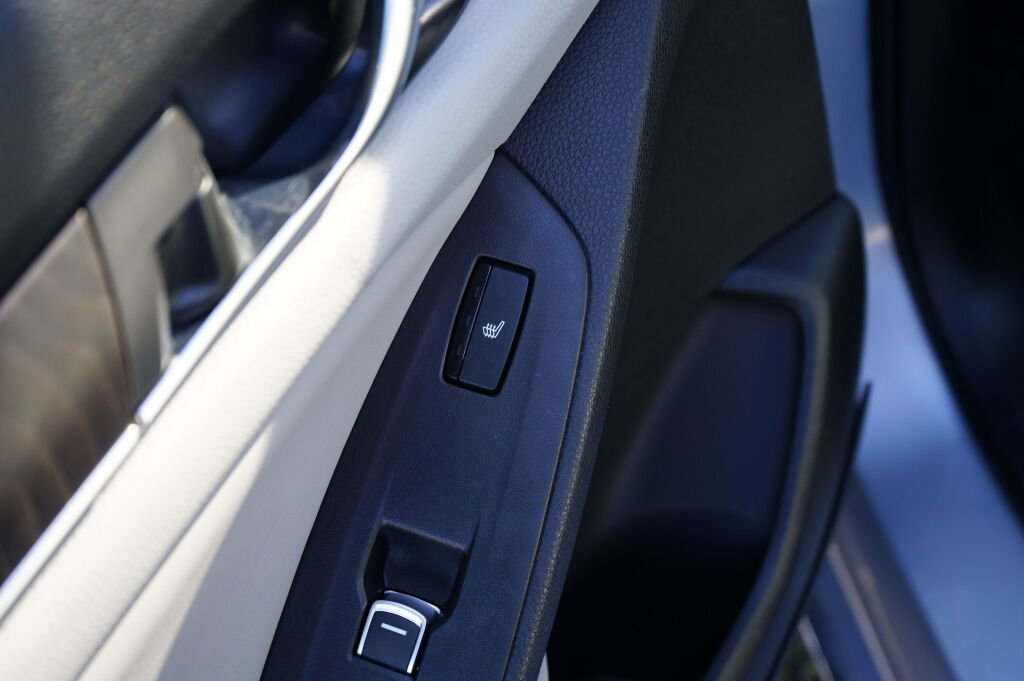 Used 2018 Honda Accord Touring image 25