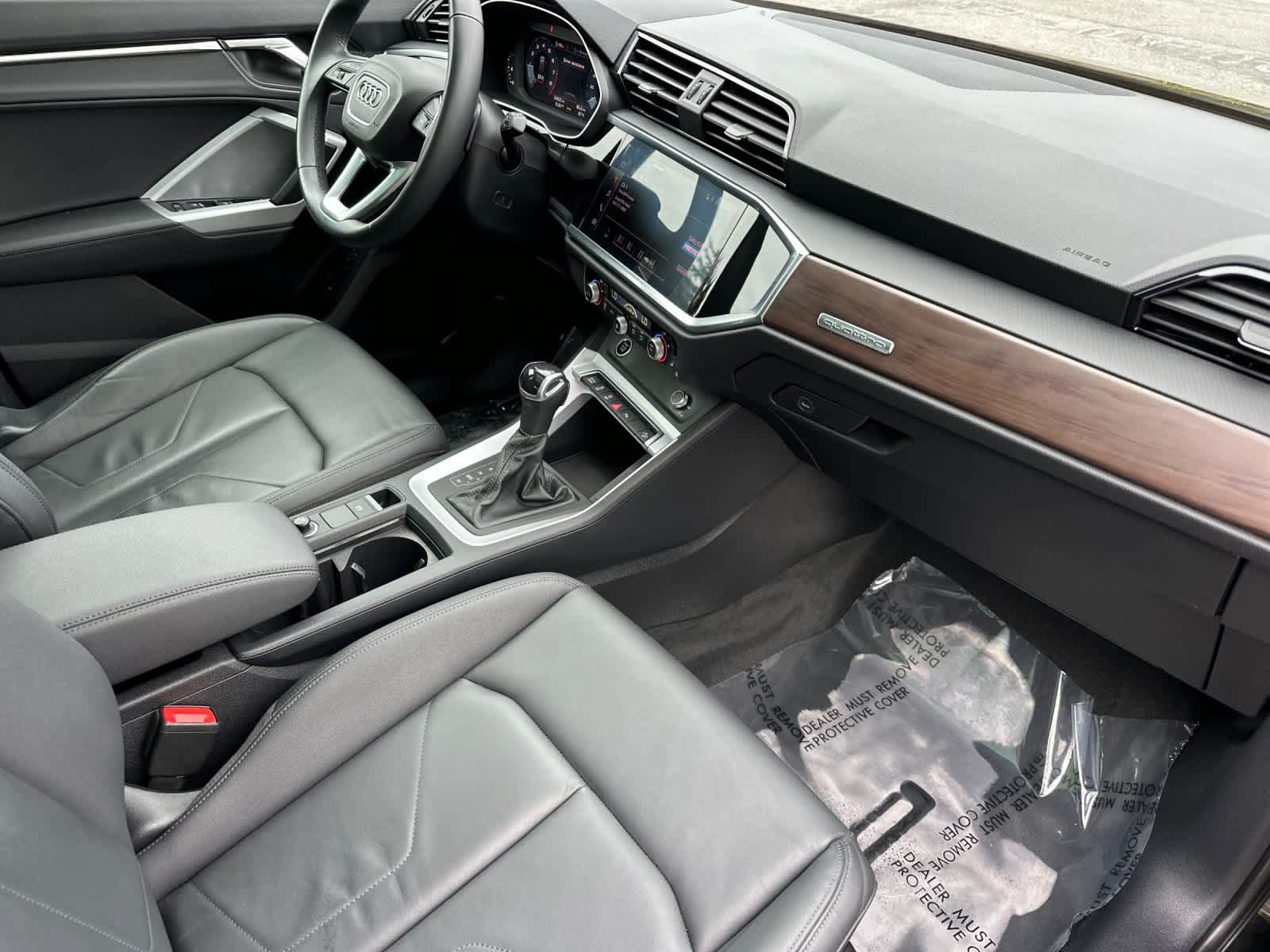 Used 2023 Audi Q3 2.0T Premium w/ Convenience Package AWD/4WD image 16