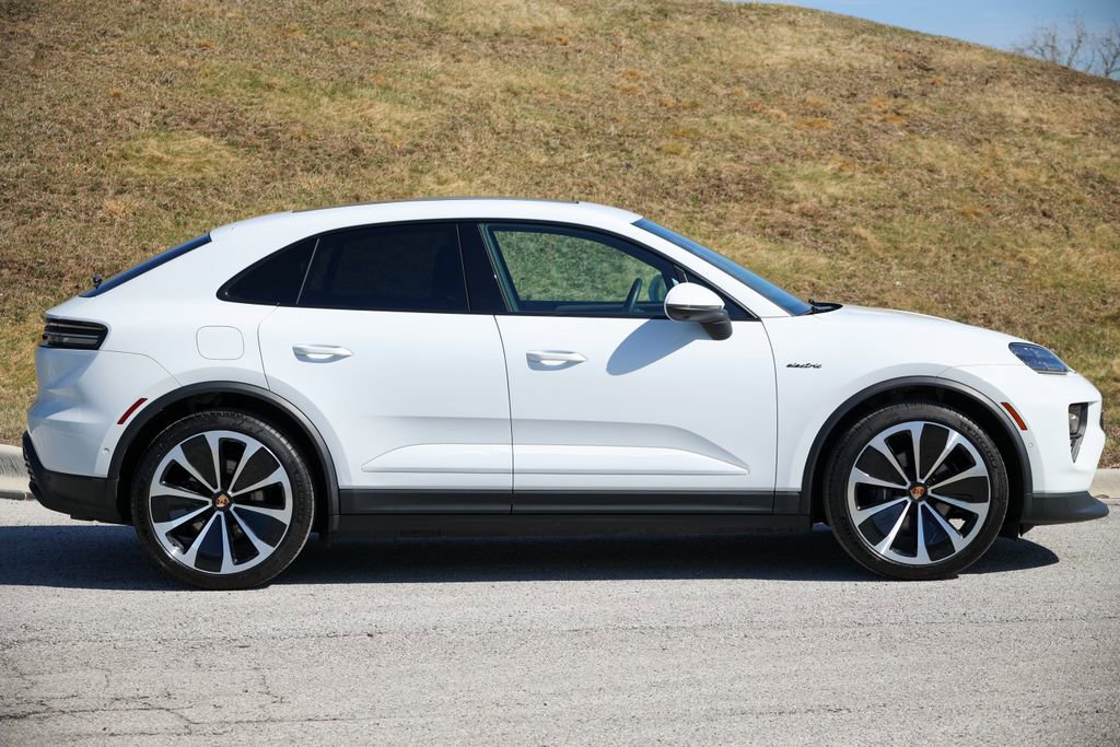 Certified 2025 Porsche Macan 4 Electric image 24