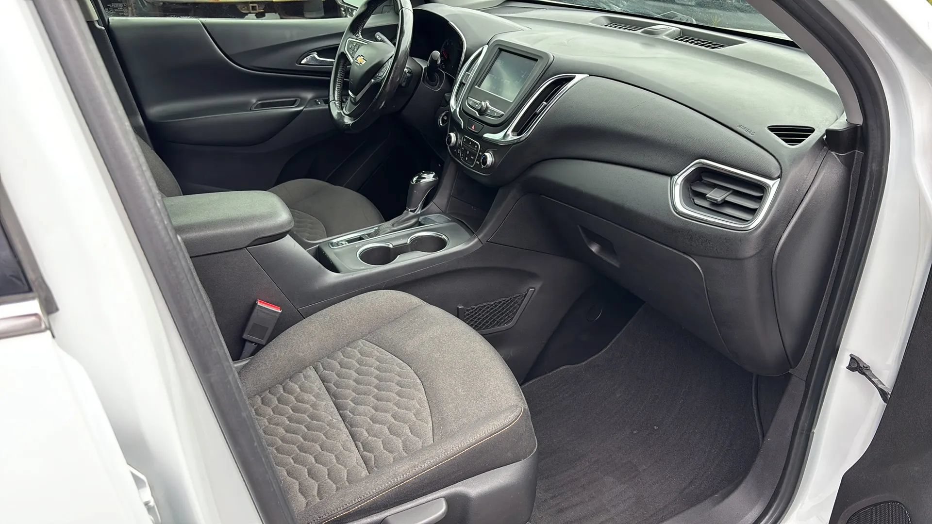 Used 2018 Chevrolet Equinox LT FWD image 16