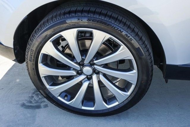 New 2025 Land Rover Range Rover SE image 8