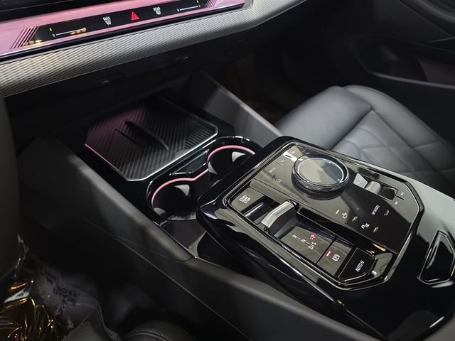 Certified 2025 BMW 550e xDrive w/ Premium Package image 22