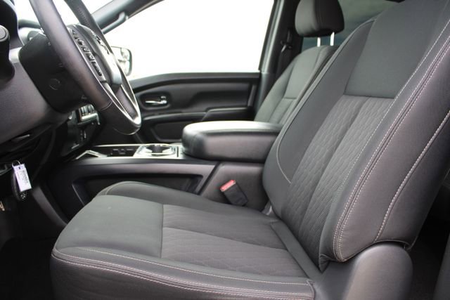 Used 2018 Nissan Titan SV w/ SV Convenience Package RWD image 38