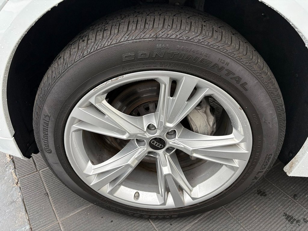 Used 2023 Audi Q8 Premium image 5