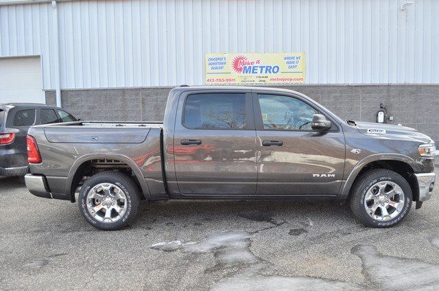 New 2026 RAM 1500 4x4 Crew Cab image 9