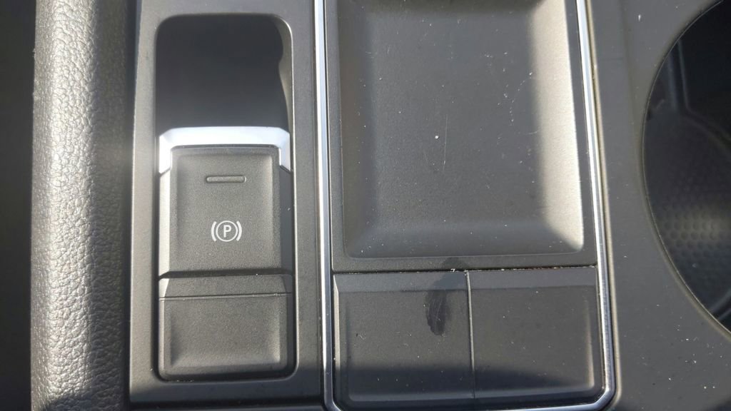 Used 2018 Volkswagen Atlas SE w/ R-Line Package image 28