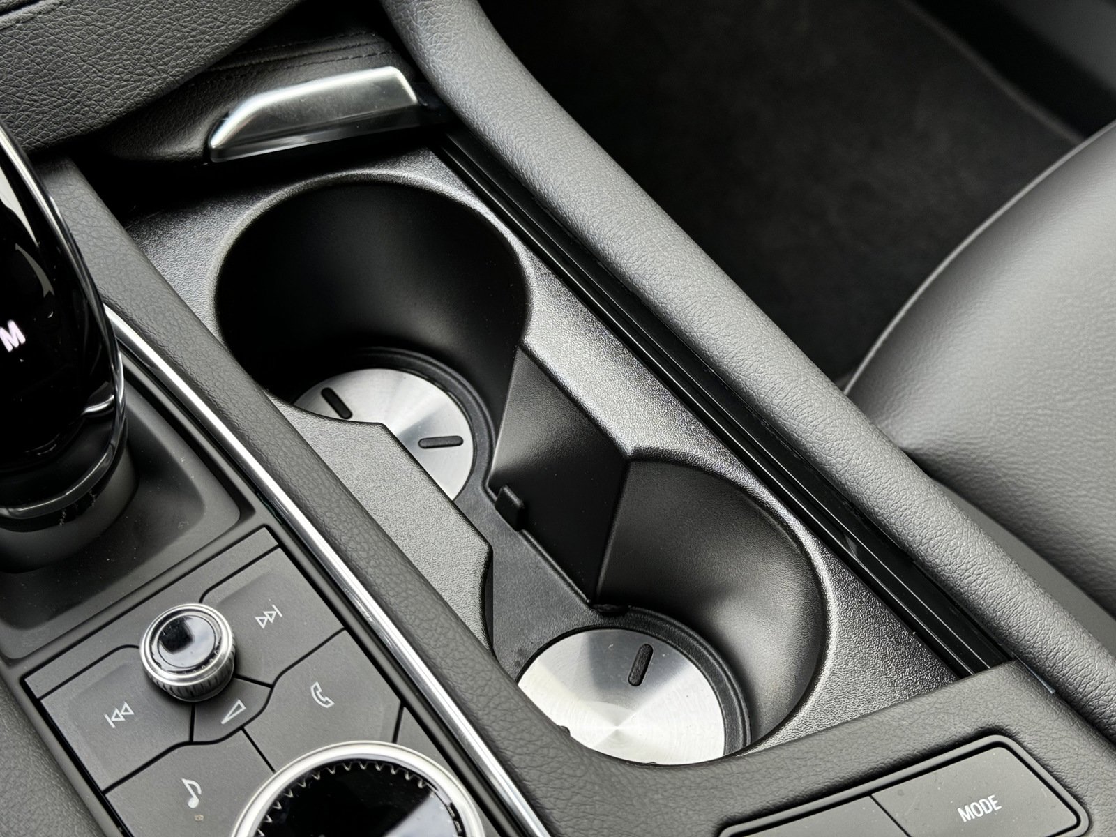 New 2025 Cadillac XT6 Luxury image 26