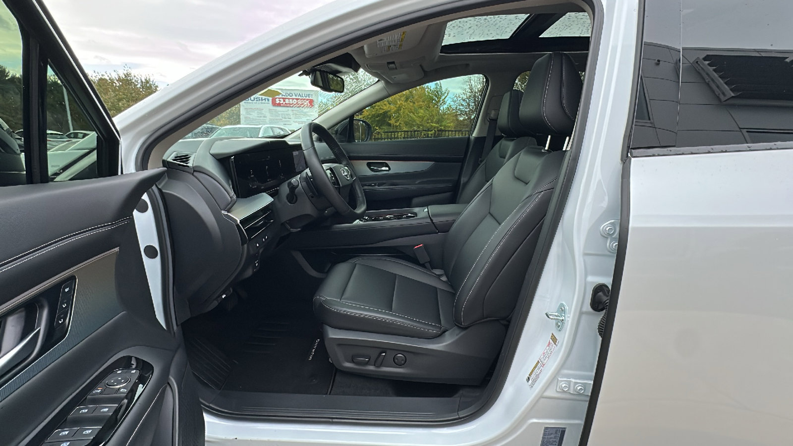 Used 2025 Nissan Murano SL image 12